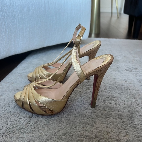 Christian Louboutin - Picture 4 of 7